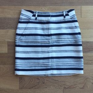 Ann Taylor // Loft tweed skirt, size 2, 17”